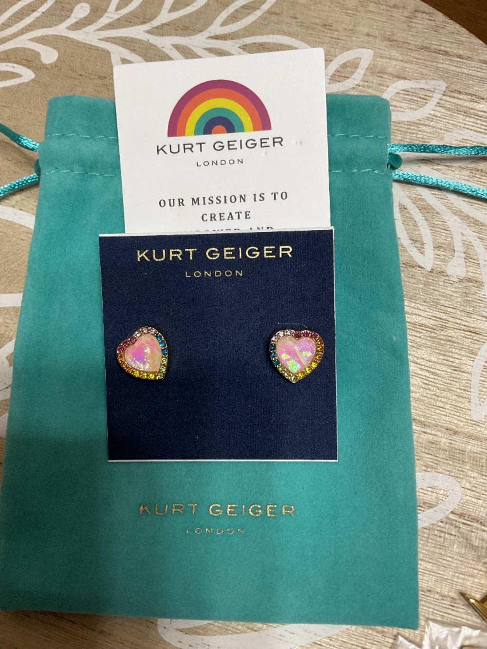 Kurt Geiger heart shaped mother of pink pearl,encircled by multicolored stones ❤
